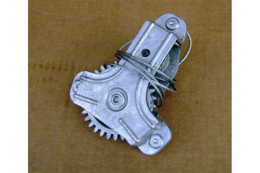 CAM KRİKOSU ÖN M131 | OEM:4359598