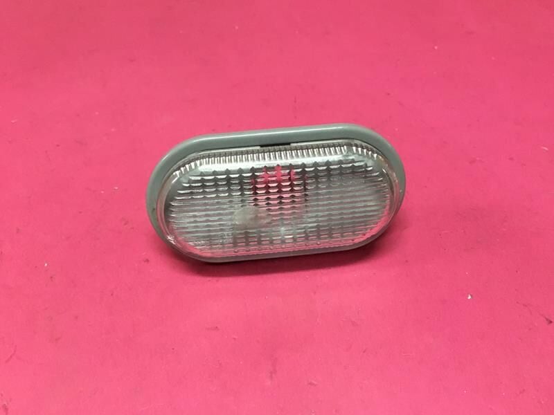 ÇAMURLUK SİNYALİ BEYAZ RENAULT KANGOO 97> CLIO II 98>05 MEGANE I 96> SCENIC I 96> MASTER II 01> TRAFIC II 06> TWINGO 96> GRİ ÇERCEVELİ | OEM:8200194580