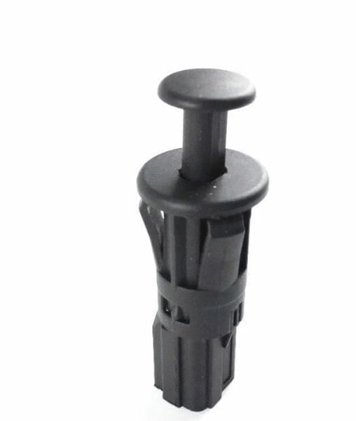 BAGAJ IŞIK BUTONU R.CLIO-MEGANE-LAGUNA 2 FİŞLİ 2 FİŞLİ 2001- | OEM:7700429418