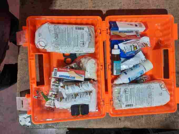 PLS. İŞYERİ İLKYARDIM SETİ ULTRA LUX DUVARA MONTE EDİLEBİLİR HIRDAVAT | OEM:GZD111113